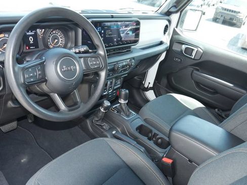 Used 2025 Jeep Wrangler Sport AWD/4WD image 13