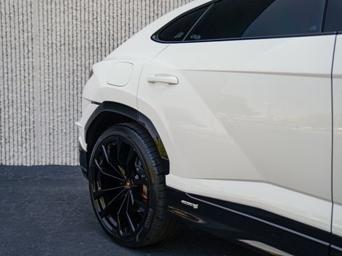 Used 2024 Lamborghini Urus S AWD/4WD image 19