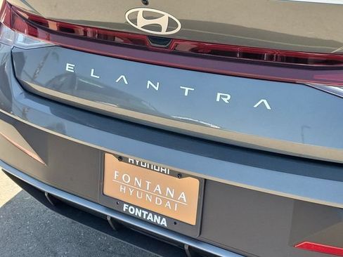 New 2026 Hyundai Elantra SE FWD image 28