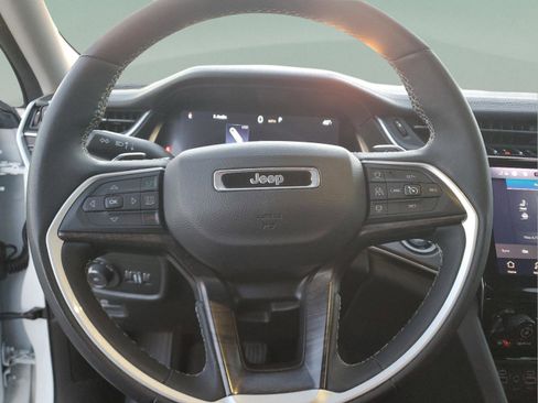 Used 2023 Jeep Grand Cherokee L Limited image 16