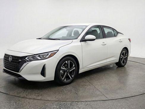 Used 2025 Nissan Sentra SV image 3