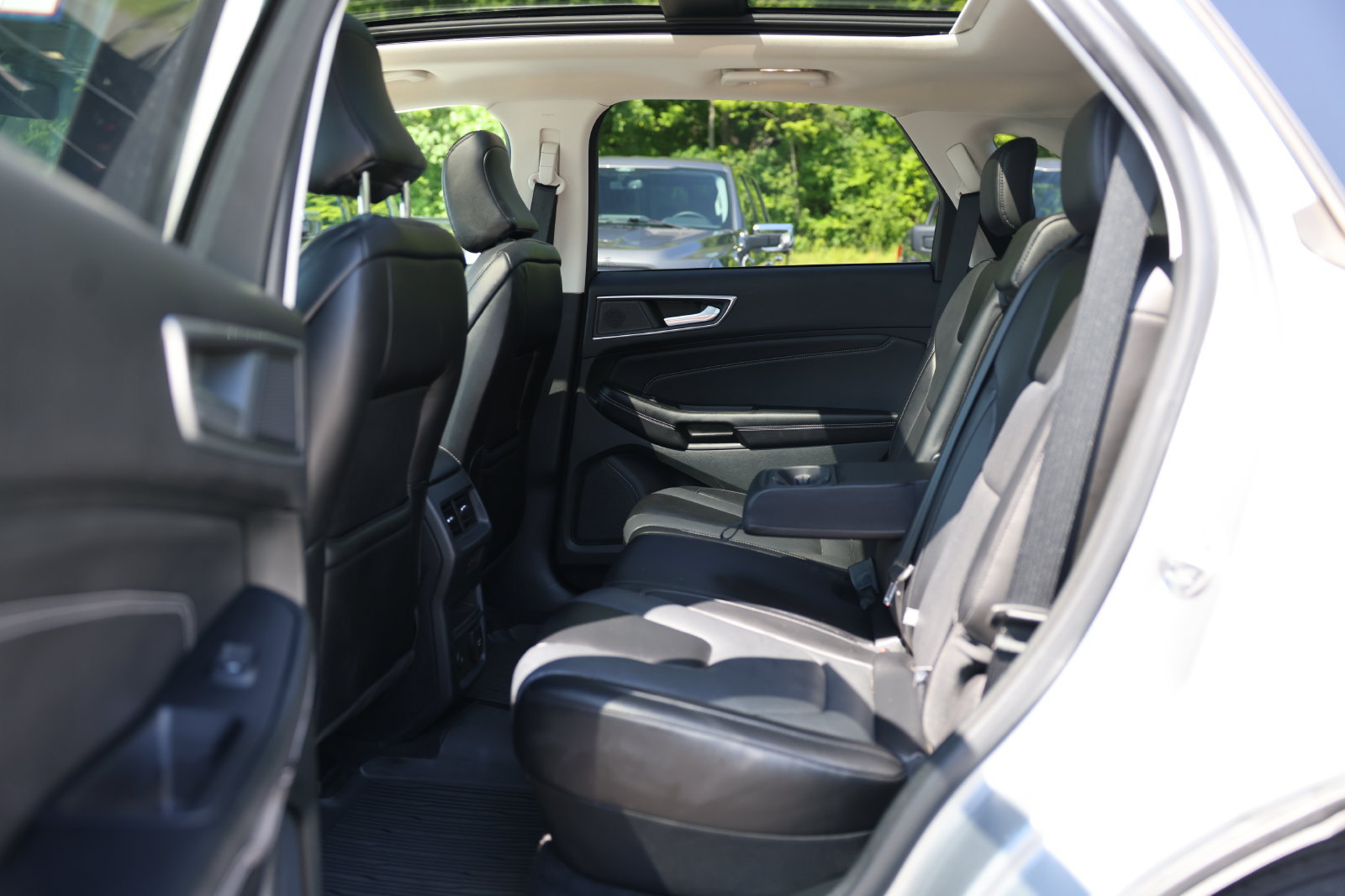 Used 2022 Ford Edge Titanium w/ Equipment Group 301A AWD/4WD image 16