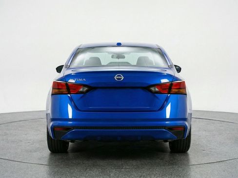 Used 2025 Nissan Altima 2.5 SV FWD image 7