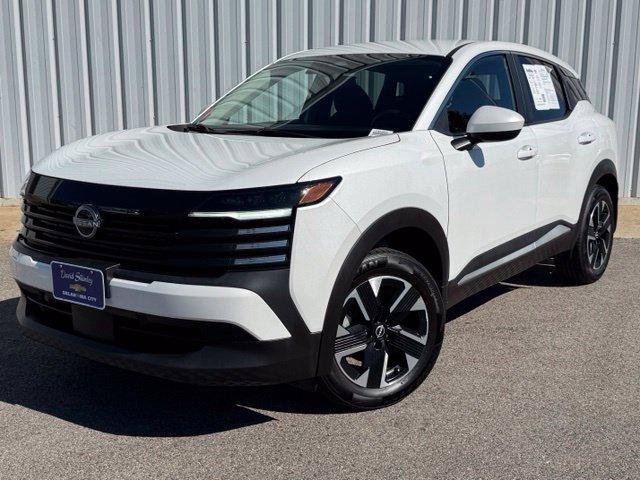 Used 2025 Nissan Kicks SV w/ Illumination Package AWD/4WD image 1