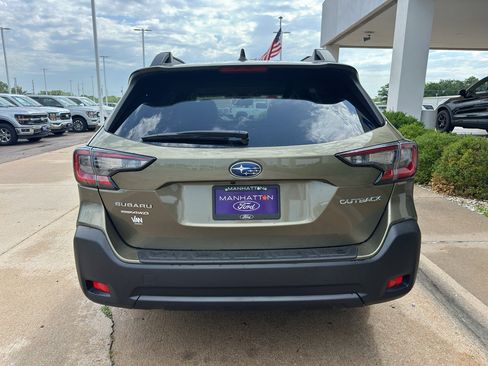 Used 2024 Subaru Outback Premium AWD/4WD image 9