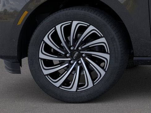 New 2026 Lincoln Navigator L Black Label AWD/4WD image 18