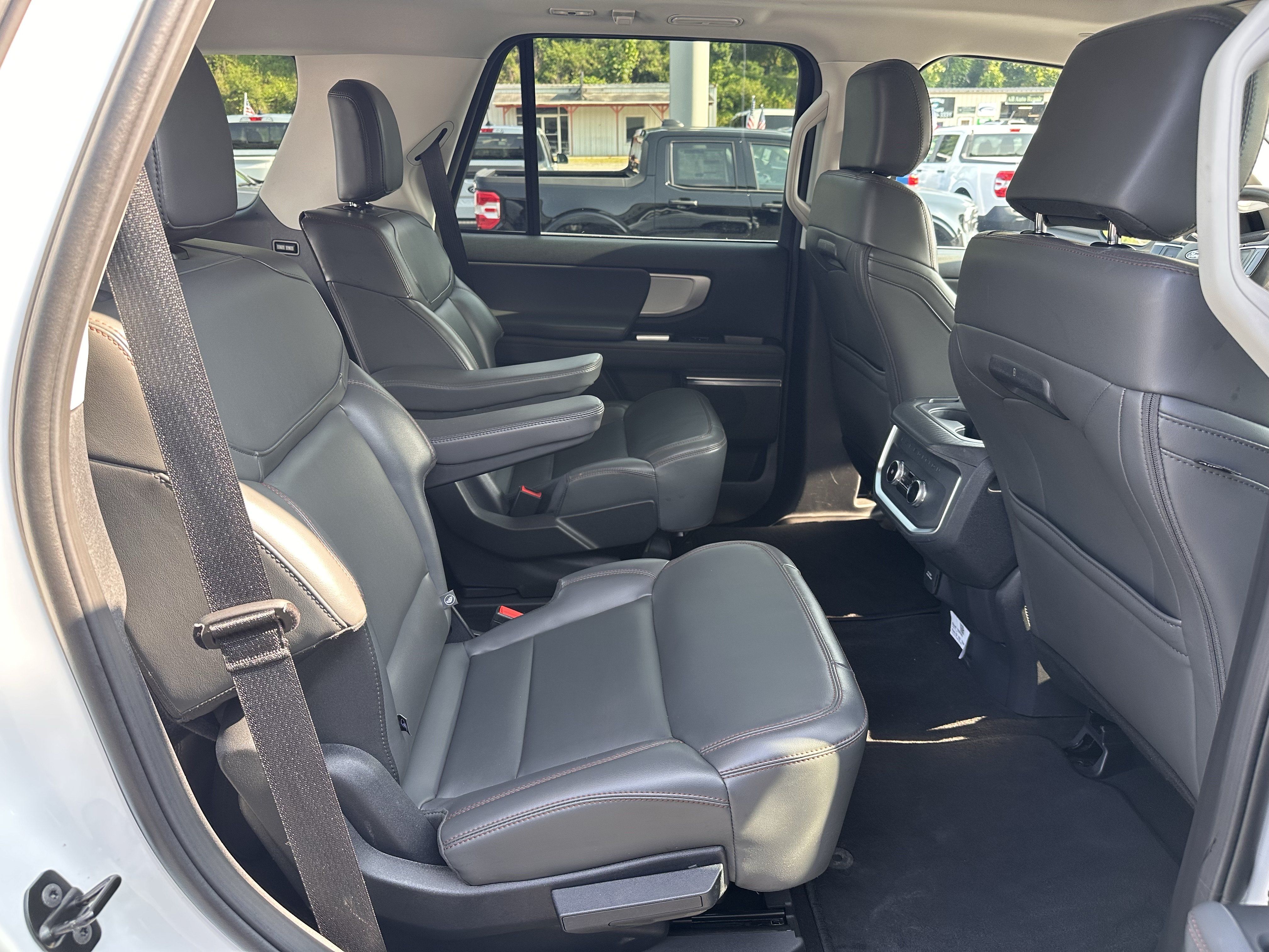 Used 2025 Ford Expedition Active AWD/4WD image 16