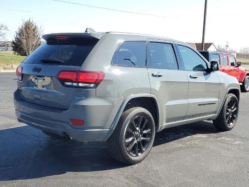 Used 2022 Jeep Grand Cherokee Laredo X image 4