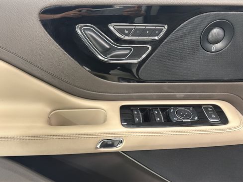 Used 2023 Lincoln Aviator Reserve w/ Equipment Group 201A AWD/4WD image 10