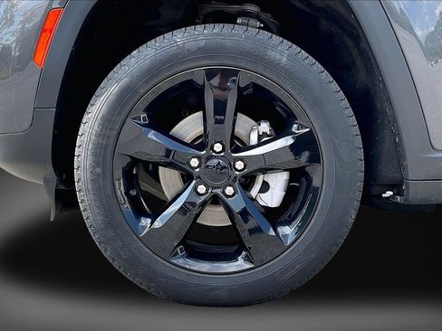 Used 2023 Jeep Grand Cherokee Limited w/ Black Appearance Package AWD/4WD image 34