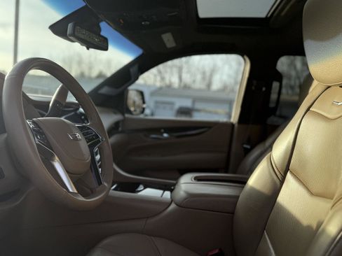 Used 2018 Cadillac Escalade Platinum image 12