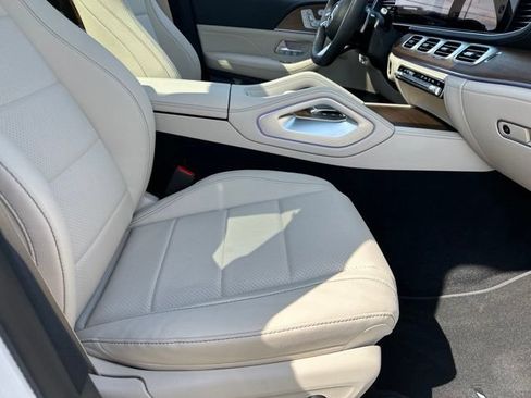 Used 2025 Mercedes-Benz GLS 450 4MATIC image 41