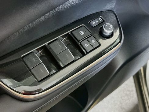 Certified 2024 Toyota Crown AWD/4WD image 17