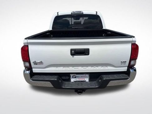 Used 2019 Toyota Tacoma SR5 AWD/4WD image 4