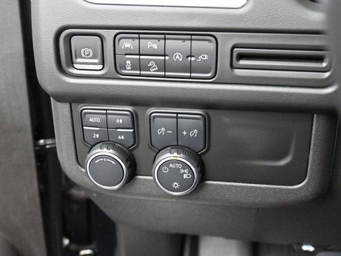 Used 2021 Chevrolet Suburban Premier AWD/4WD image 22