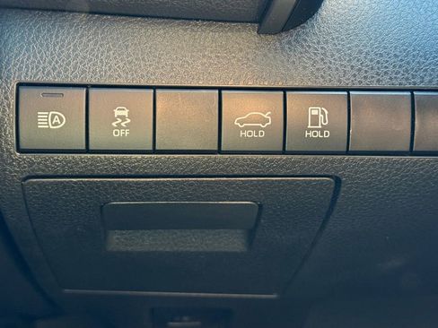 Used 2024 Toyota Camry SE image 3