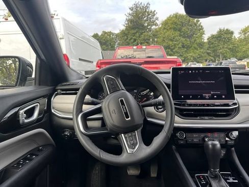 Used 2024 Jeep Compass Limited AWD/4WD image 19