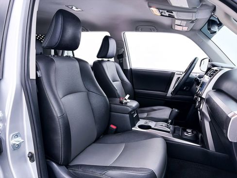 Used 2020 Toyota 4Runner SR5 Premium AWD/4WD image 38