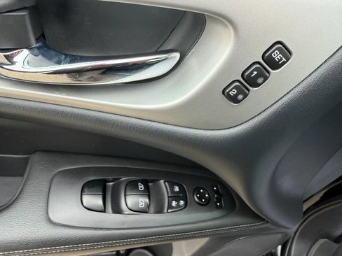 Used 2017 Nissan Pathfinder Platinum w/ Family Entertainment Package image 18