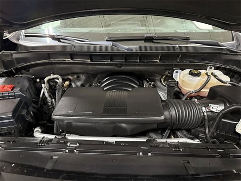 Used 2024 Chevrolet Suburban LT image 25