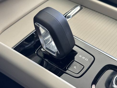 Certified 2024 Volvo XC60 T8 Core AWD/4WD image 21