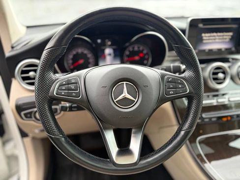 Used 2019 Mercedes-Benz GLC 300 4MATIC image 12