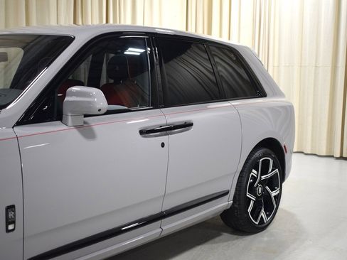 New 2026 Rolls-Royce Cullinan Black Badge image 5