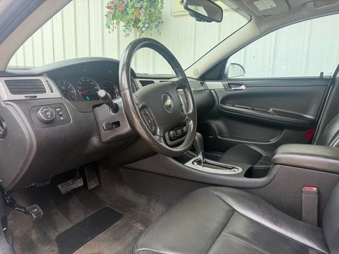 Used 2008 Chevrolet Impala LTZ FWD image 11