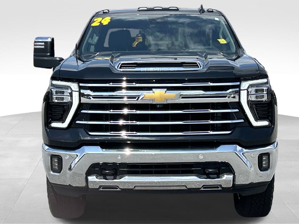 Used 2024 Chevrolet Silverado 2500 LTZ w/ LTZ Plus Package AWD/4WD image 9