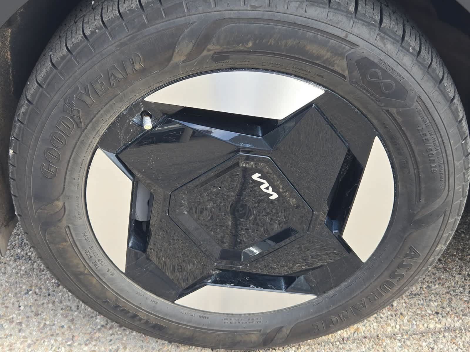Used 2024 Kia EV9 Light Long Range RWD image 14