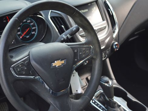 Used 2017 Chevrolet Cruze LT FWD image 23