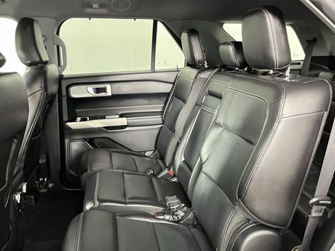 Used 2023 Ford Explorer Limited image 14