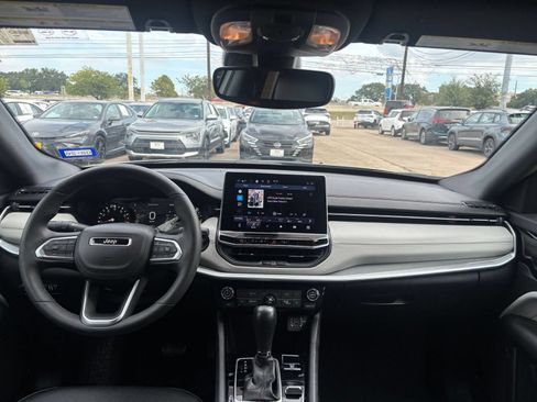 Used 2025 Jeep Compass Limited AWD/4WD image 33