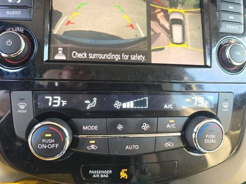 Used 2018 Nissan Rogue SV w/ Premium Package FWD image 20