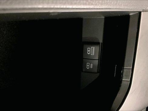 Used 2022 Toyota Camry SE FWD image 31