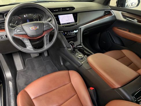 Used 2023 Cadillac XT5 Premium Luxury FWD image 2