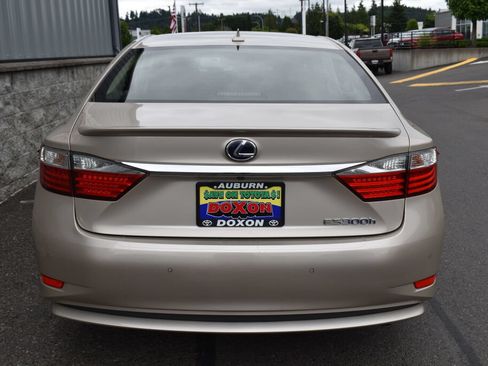 Used 2014 Lexus ES 300h w/ Luxury Package w/Bamboo Trim FWD image 6
