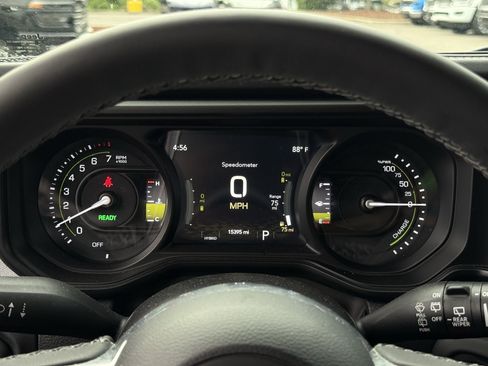 Used 2025 Jeep Wrangler Unlimited Sahara AWD/4WD image 20