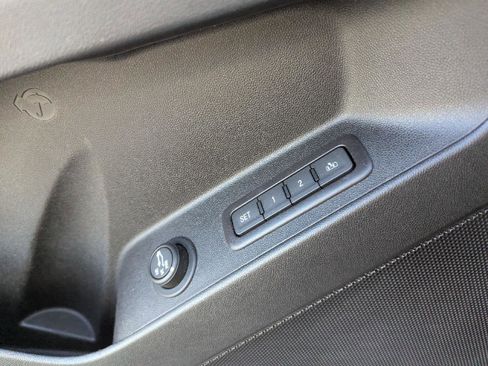 Used 2018 Chevrolet Equinox Premier image 22