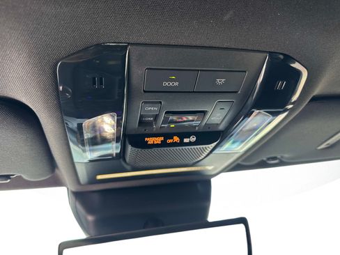 Used 2024 Lexus GX 550 w/ Accessory Package (Z1) AWD/4WD image 28