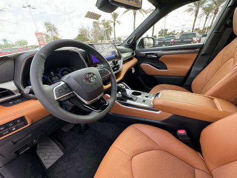 New 2026 Toyota Highlander Platinum AWD/4WD image 23