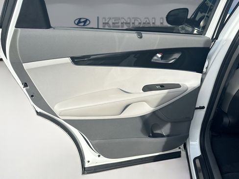 Used 2019 Kia Sorento SX image 25