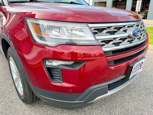Used 2018 Ford Explorer XLT w/ Equipment Group 202A image 11