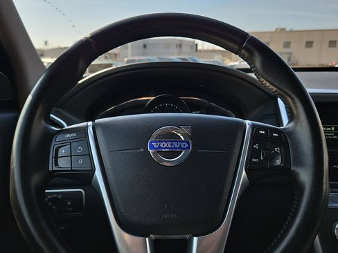 Used 2016 Volvo XC60 T5 Premier image 18