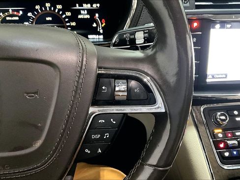 Used 2019 Lincoln Continental Select w/ Continental Climate Package image 12
