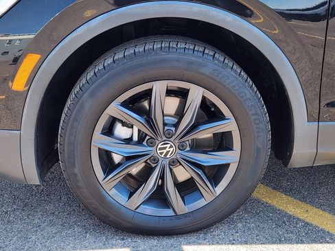 Certified 2024 Volkswagen Tiguan SE AWD/4WD image 9