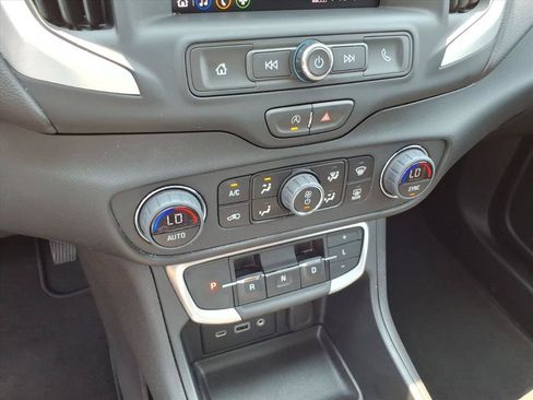 Used 2024 GMC Terrain SLE w/ Driver Convenience Package AWD/4WD image 31