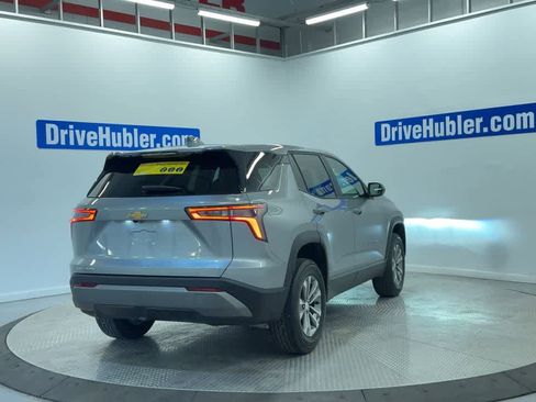 Used 2025 Chevrolet Equinox LT image 2