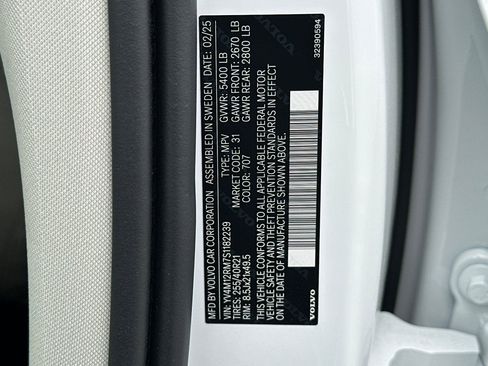 Certified 2025 Volvo XC60 B5 Ultra w/ Protection Package Premier image 32