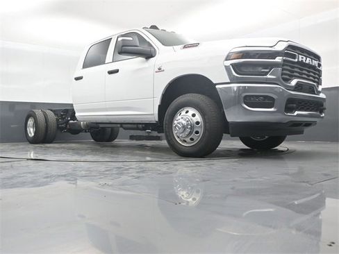 New 2026 RAM 3500 Tradesman w/ Chrome Appearance Group image 38